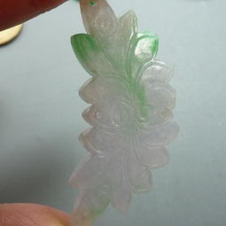清代冰糯種春色老翡翠滿工荷葉大提頭墜 雅韻傳承與市場(chǎng)價(jià)值解析
